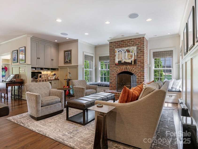 2410 Vernon Drive, Charlotte, NC 28211.  MLS# CAR4257447, YatesRealty ID 23739. Family Room