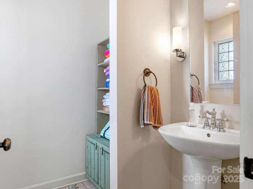 2410 Vernon Drive, Charlotte, NC 28211.  MLS# CAR4257447, YatesRealty ID 23739. Full Bath 5