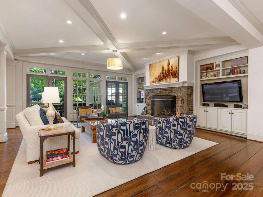 2410 Vernon Drive, Charlotte, NC 28211.  MLS# CAR4257447, YatesRealty ID 23739. Great Room