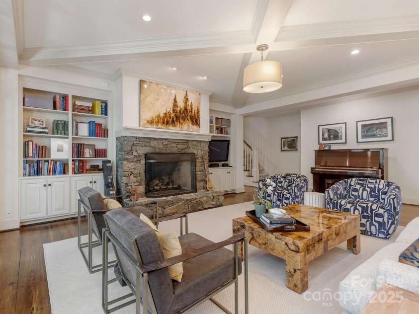 2410 Vernon Drive, Charlotte, NC 28211.  MLS# CAR4257447, YatesRealty ID 23739. Great Room