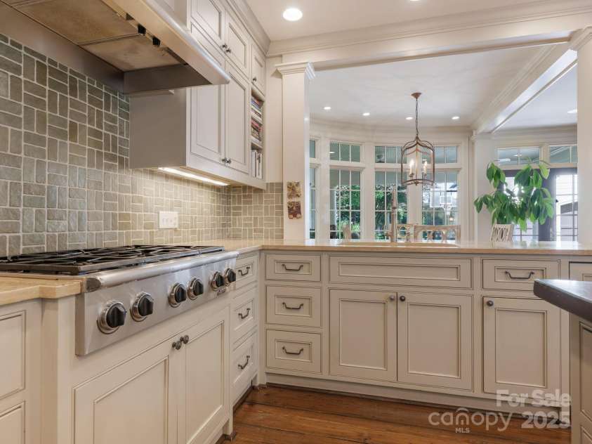 2410 Vernon Drive, Charlotte, NC 28211.  MLS# CAR4257447, YatesRealty ID 23739. Kitchen