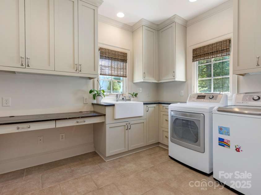2410 Vernon Drive, Charlotte, NC 28211.  MLS# CAR4257447, YatesRealty ID 23739. Laundry on Main