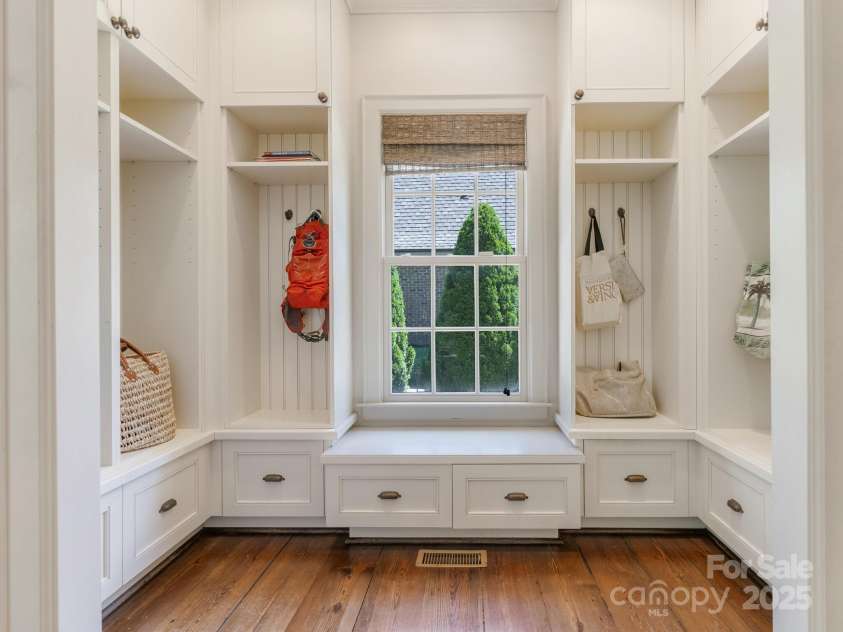 2410 Vernon Drive, Charlotte, NC 28211.  MLS# CAR4257447, YatesRealty ID 23739. Mud Room