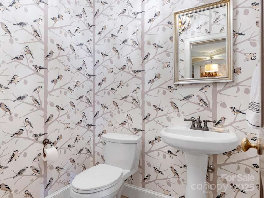 2410 Vernon Drive, Charlotte, NC 28211.  MLS# CAR4257447, YatesRealty ID 23739. Powder Room