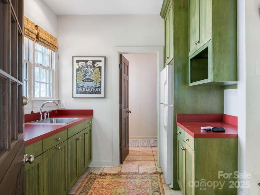 2410 Vernon Drive, Charlotte, NC 28211.  MLS# CAR4257447, YatesRealty ID 23739. Second Living/Pool House