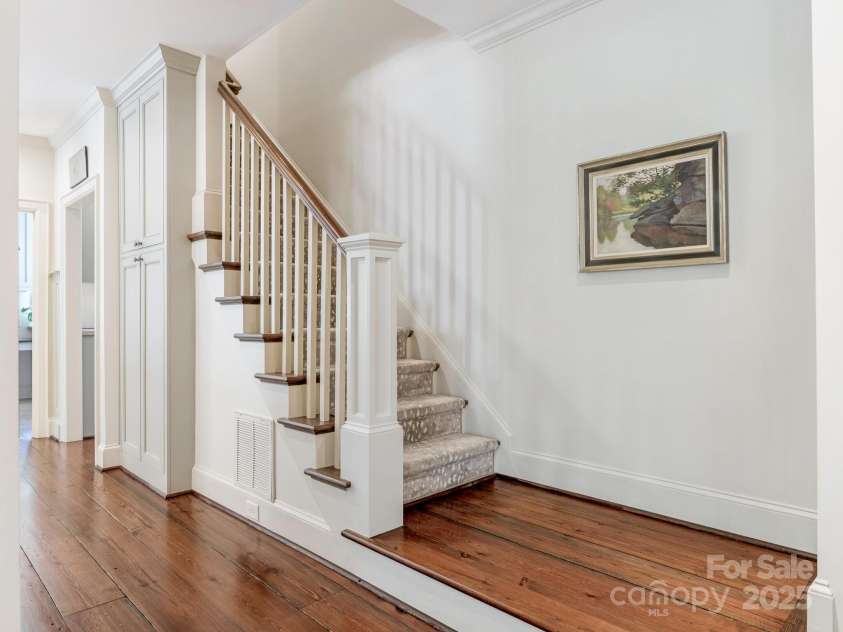 2410 Vernon Drive, Charlotte, NC 28211.  MLS# CAR4257447, YatesRealty ID 23739. Stairway to Bonus/Bedroom 5