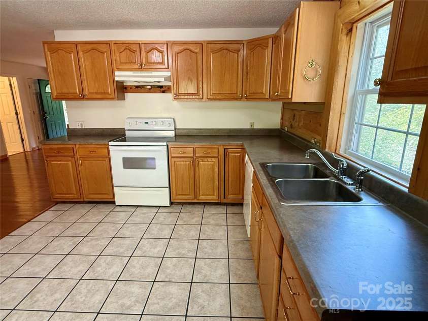 66 Ashlyn Lane, Tryon, NC 28782.  MLS# CAR4299929, YatesRealty ID 2374. 