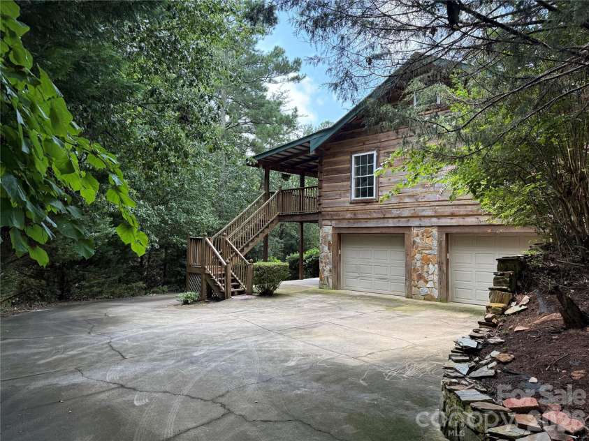 66 Ashlyn Lane, Tryon, NC 28782.  MLS# CAR4299929, YatesRealty ID 2374. 