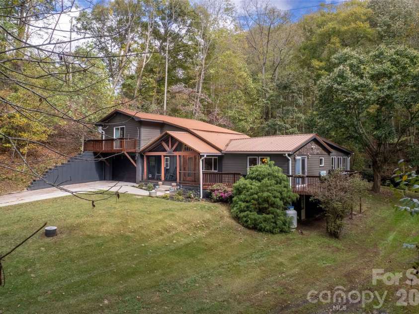 214 Chin Tree Road, Sylva, NC 28779.  MLS# CAR4384417, YatesRealty ID 23740. 