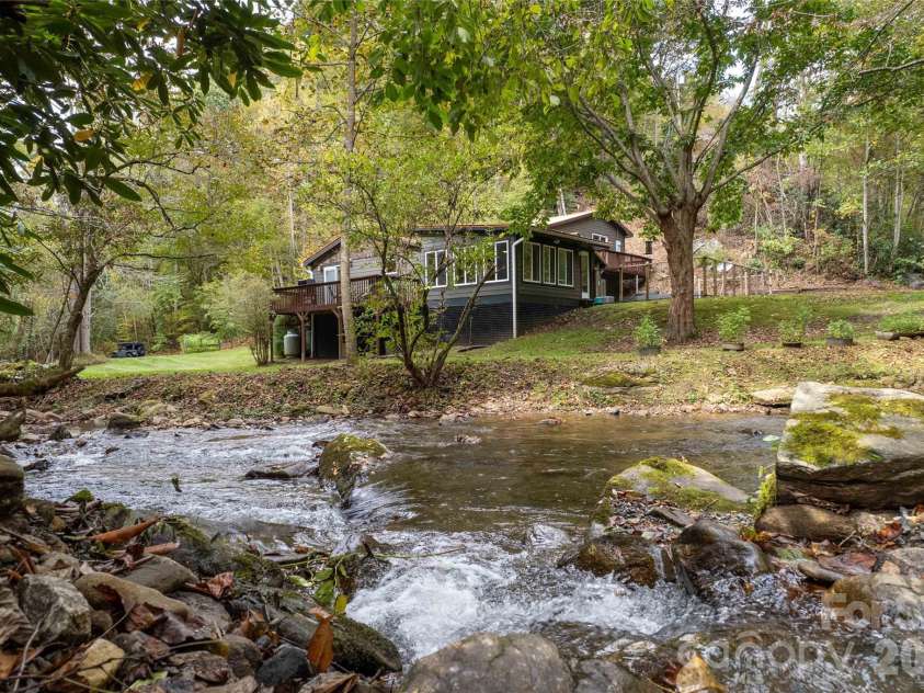 214 Chin Tree Road, Sylva, NC 28779.  MLS# CAR4384417, YatesRealty ID 23740. 