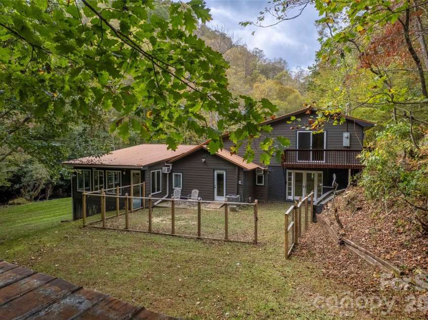 214 Chin Tree Road, Sylva, NC 28779.  MLS# CAR4384417, YatesRealty ID 23740. 