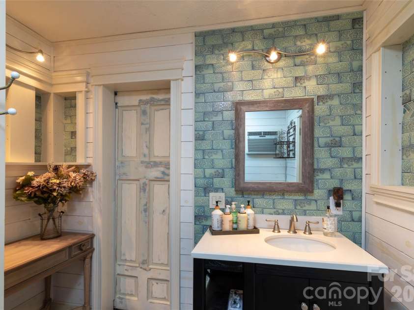 214 Chin Tree Road, Sylva, NC 28779.  MLS# CAR4384417, YatesRealty ID 23740. 