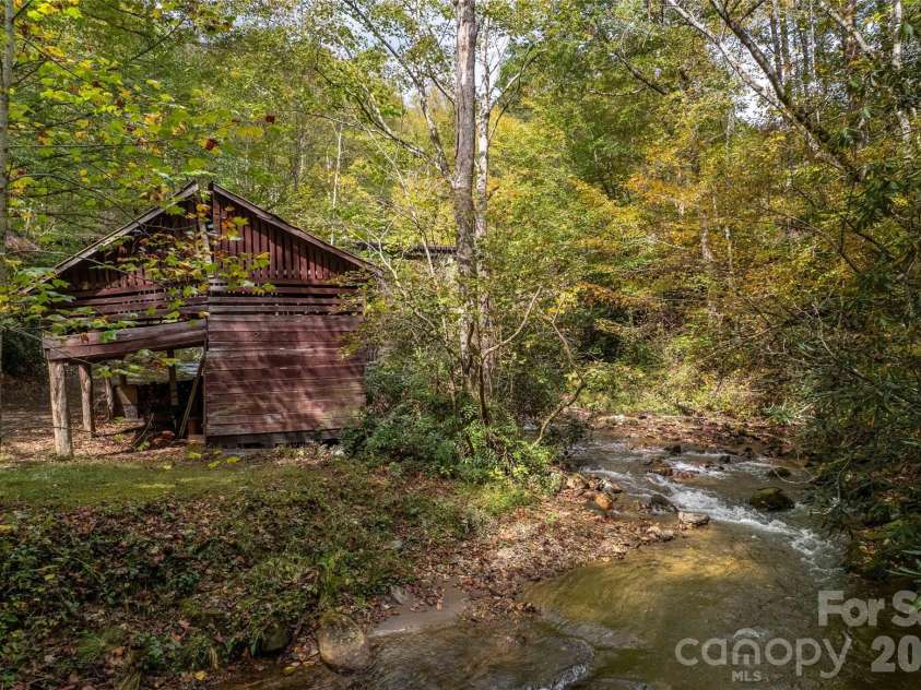 214 Chin Tree Road, Sylva, NC 28779.  MLS# CAR4384417, YatesRealty ID 23740. 