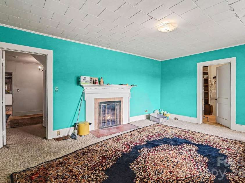 1116 Medlin Road, Monroe, NC 28112.  MLS# CAR4378370, YatesRealty ID 23742. Formal Front Living Room