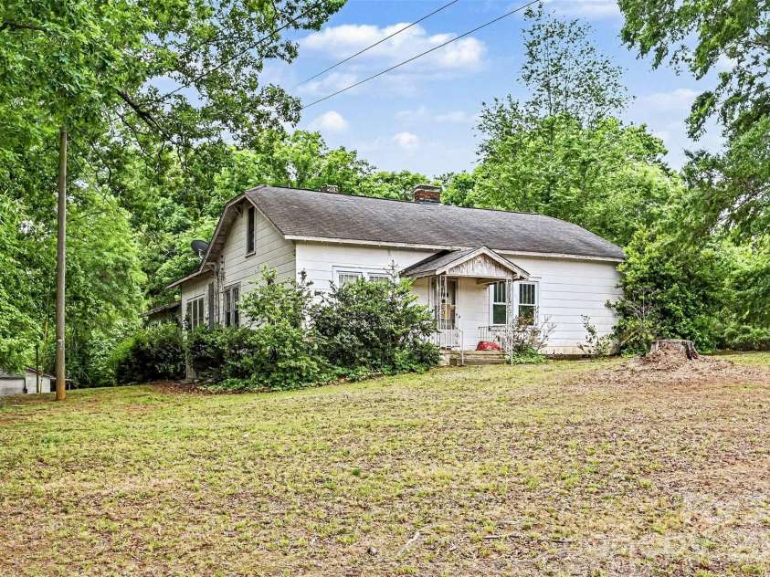 1116 Medlin Road, Monroe, NC 28112.  MLS# CAR4378370, YatesRealty ID 23742. Front Exterior