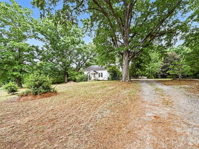 1116 Medlin Road, Monroe, NC 28112.  MLS# CAR4378370, YatesRealty ID 23742. Front Walkway