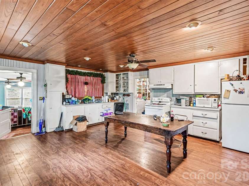 1116 Medlin Road, Monroe, NC 28112.  MLS# CAR4378370, YatesRealty ID 23742. Kitchen