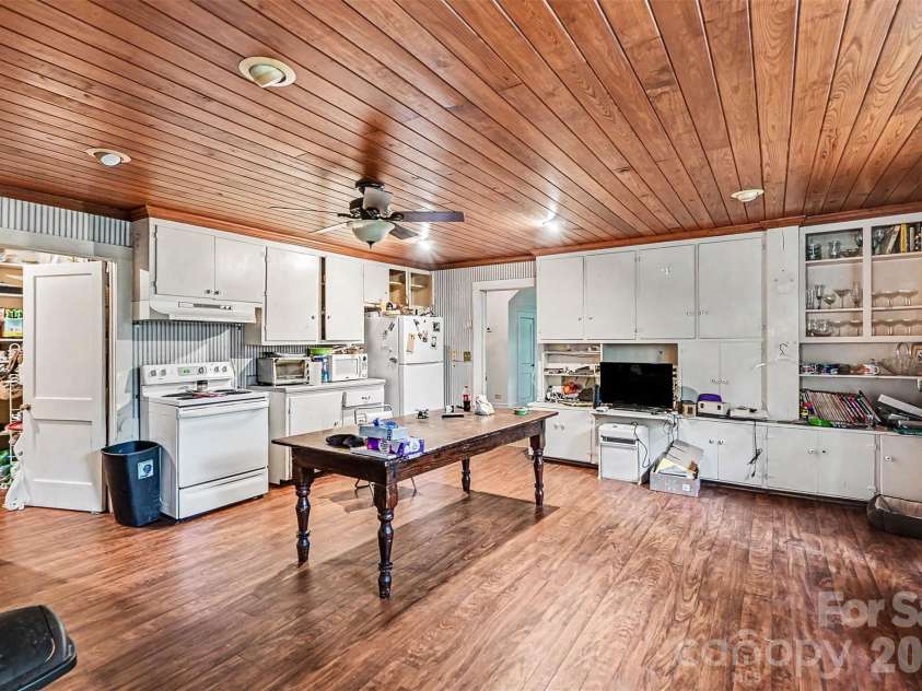 1116 Medlin Road, Monroe, NC 28112.  MLS# CAR4378370, YatesRealty ID 23742. Kitchen