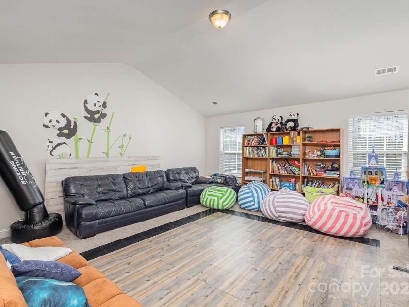 11618 Macallano Drive, Charlotte, NC 28215.  MLS# CAR4268252, YatesRealty ID 23742. Bonus room