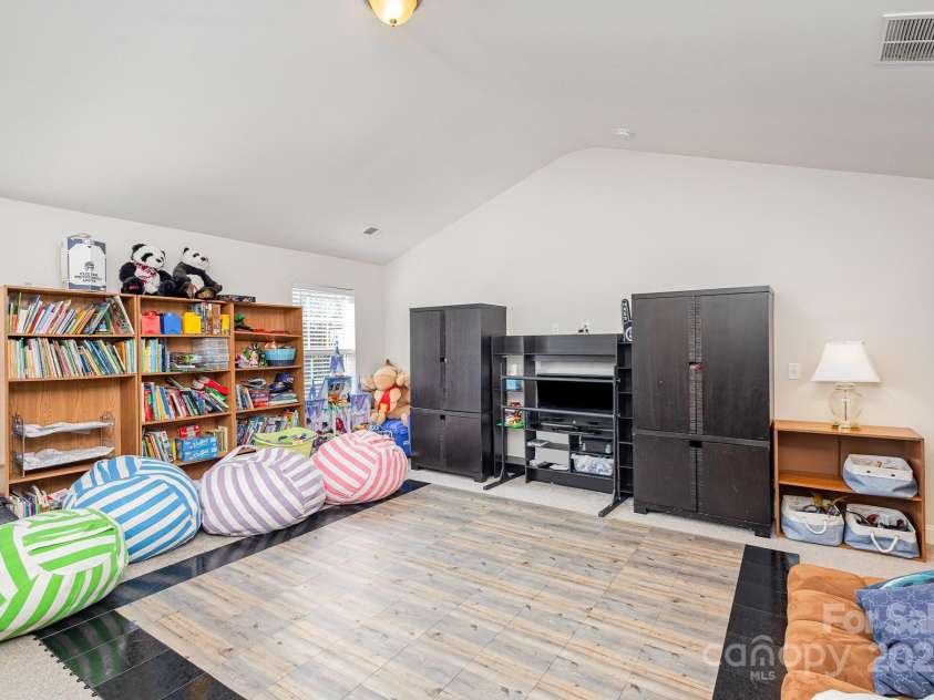 11618 Macallano Drive, Charlotte, NC 28215.  MLS# CAR4268252, YatesRealty ID 23742. Bonus room