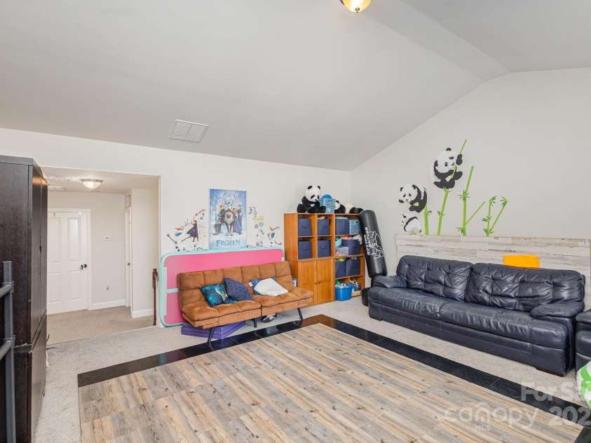 11618 Macallano Drive, Charlotte, NC 28215.  MLS# CAR4268252, YatesRealty ID 23742. Bonus room
