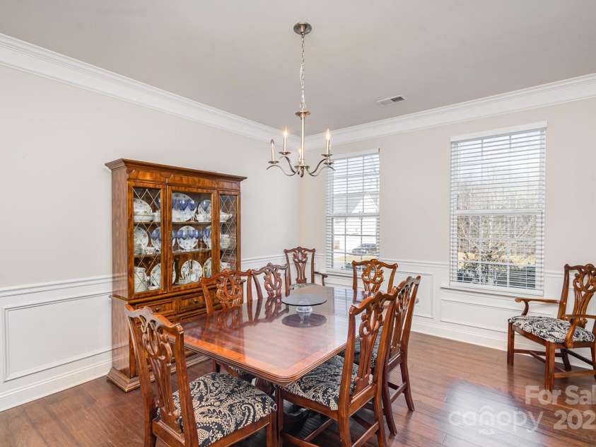 11618 Macallano Drive, Charlotte, NC 28215.  MLS# CAR4268252, YatesRealty ID 23742. Dining Room