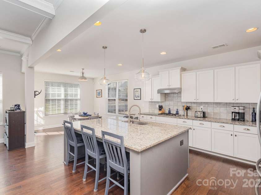 11618 Macallano Drive, Charlotte, NC 28215.  MLS# CAR4268252, YatesRealty ID 23742. Kitchen