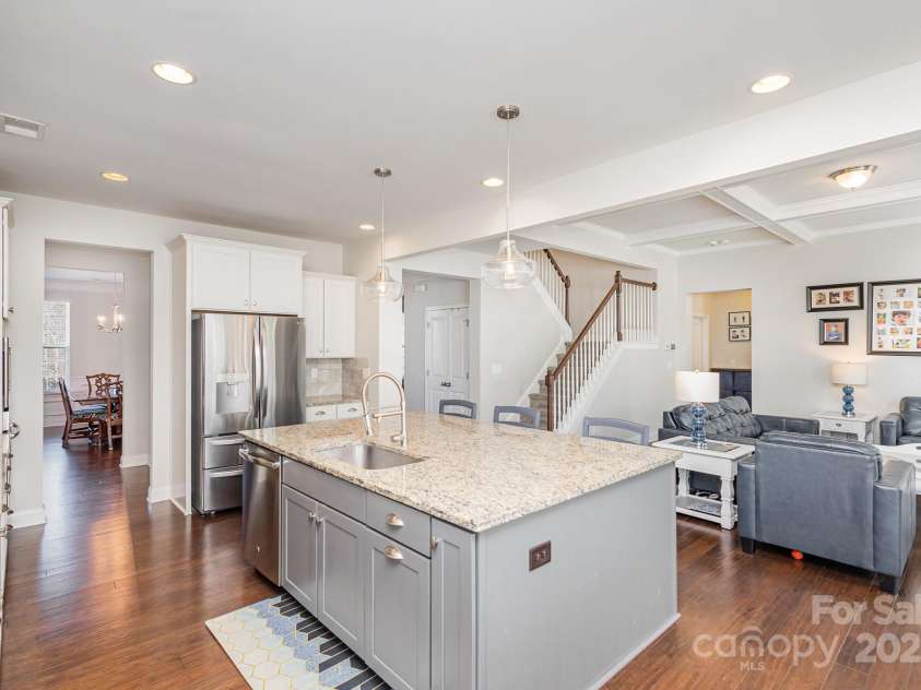 11618 Macallano Drive, Charlotte, NC 28215.  MLS# CAR4268252, YatesRealty ID 23742. Kitchen