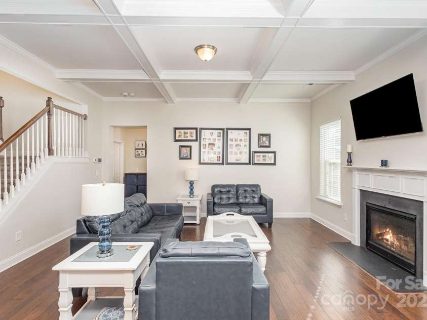 11618 Macallano Drive, Charlotte, NC 28215.  MLS# CAR4268252, YatesRealty ID 23742. Living Room