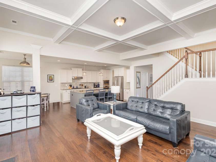 11618 Macallano Drive, Charlotte, NC 28215.  MLS# CAR4268252, YatesRealty ID 23742. Living Room