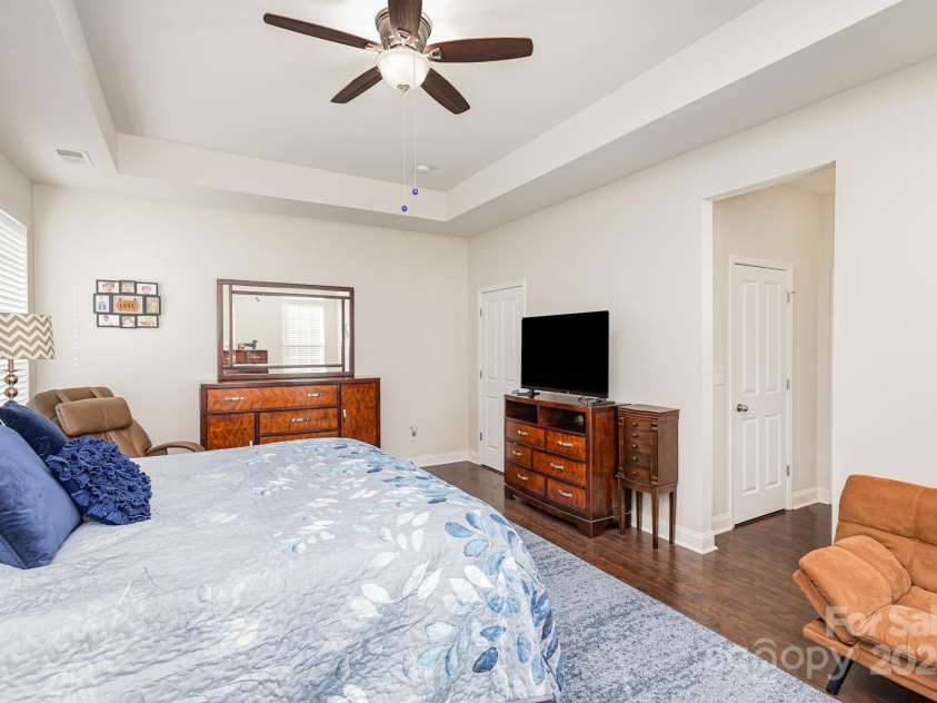 11618 Macallano Drive, Charlotte, NC 28215.  MLS# CAR4268252, YatesRealty ID 23742. Primary Bedroom