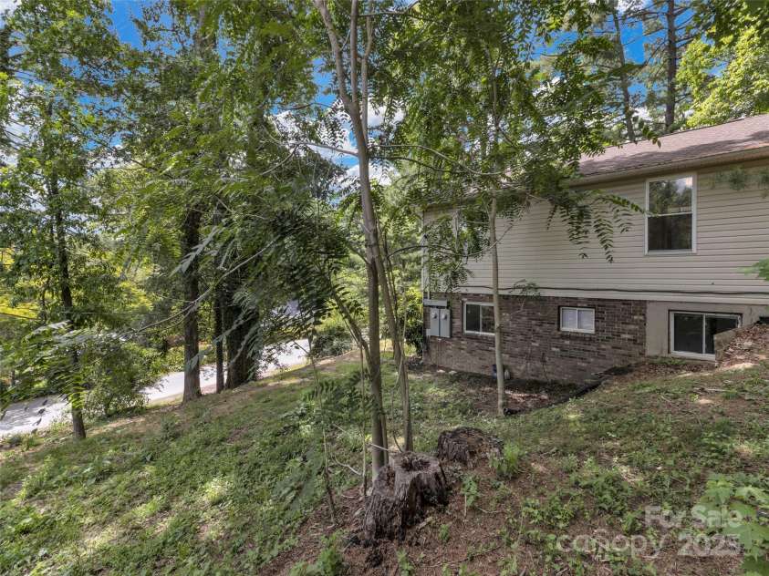 114 Elden Street, Hendersonville, NC 28739.  MLS# CAR4270010, YatesRealty ID 23743. Duplex, main and lower separate entry