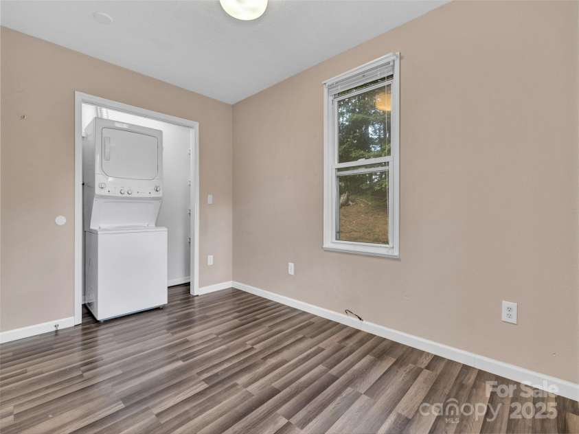 114 Elden Street, Hendersonville, NC 28739.  MLS# CAR4270010, YatesRealty ID 23743. Main level laundry