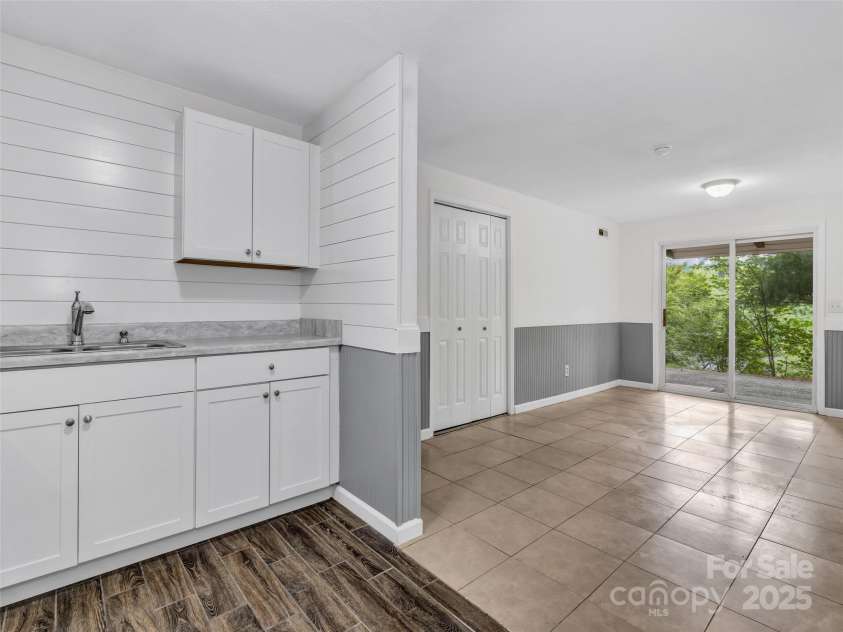 114 Elden Street, Hendersonville, NC 28739.  MLS# CAR4270010, YatesRealty ID 23743. Open floor plan