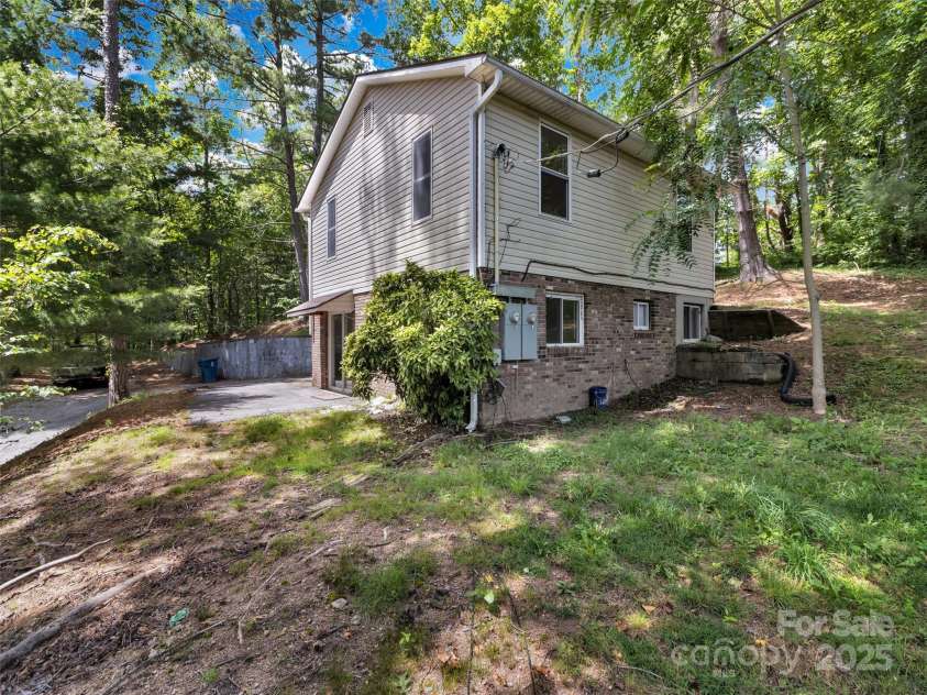 114 Elden Street, Hendersonville, NC 28739.  MLS# CAR4270010, YatesRealty ID 23743. Separate electric meters