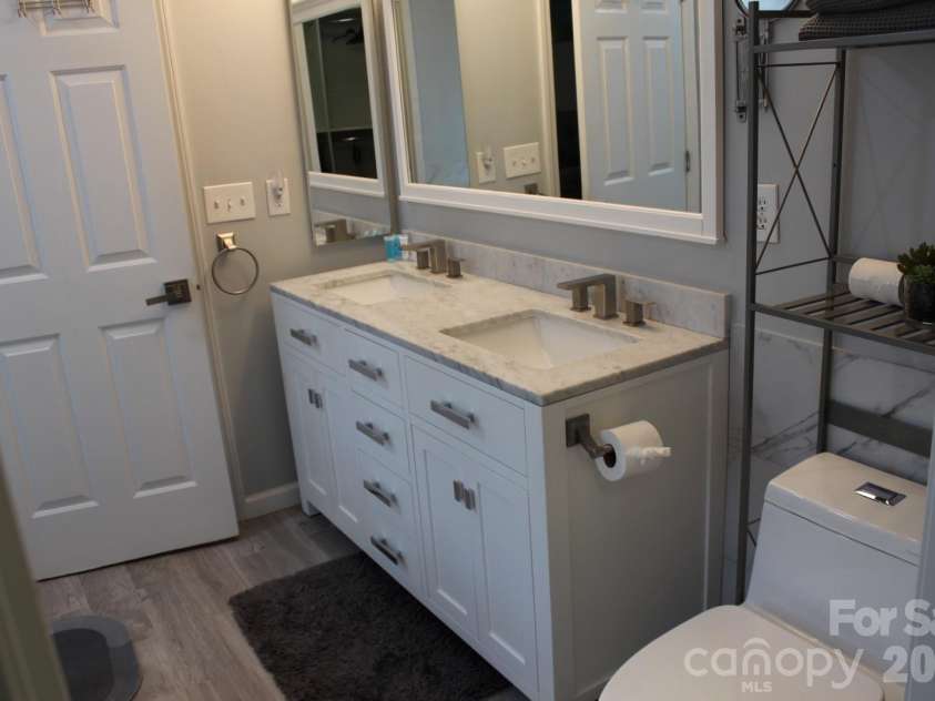 11632 Long Forest Drive, Charlotte, NC 28269.  MLS# CAR4369934, YatesRealty ID 23743. 