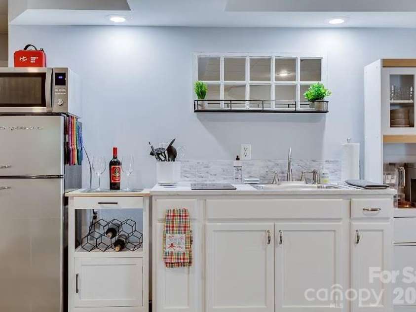 11632 Long Forest Drive, Charlotte, NC 28269.  MLS# CAR4369934, YatesRealty ID 23743. Basement Kitchenette