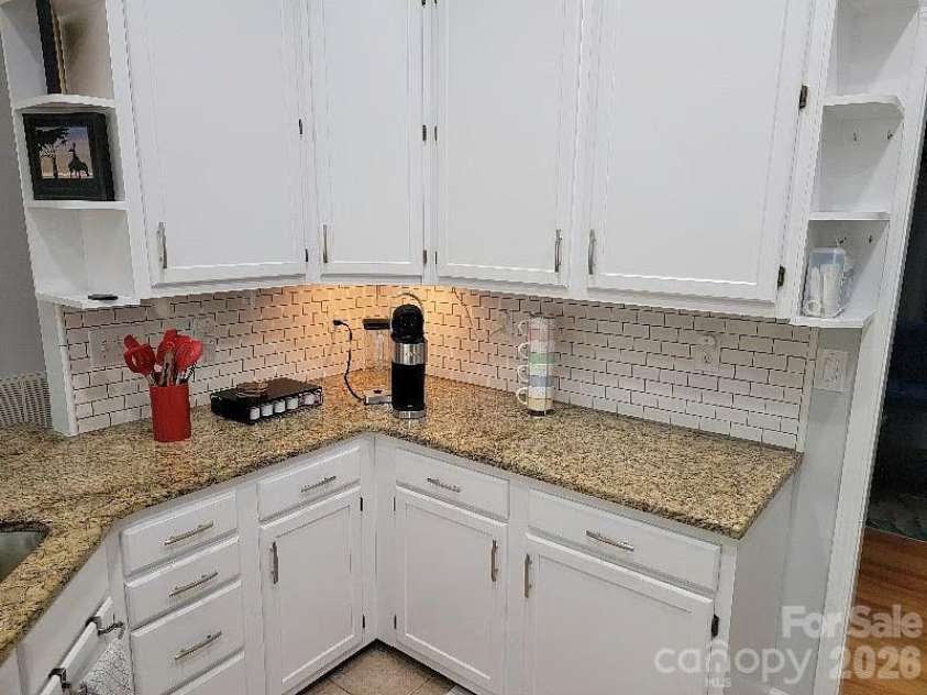 11632 Long Forest Drive, Charlotte, NC 28269.  MLS# CAR4369934, YatesRealty ID 23743. Kitchen Countertop