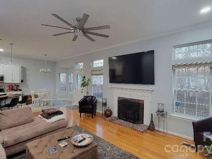 11632 Long Forest Drive, Charlotte, NC 28269.  MLS# CAR4369934, YatesRealty ID 23743. Living Room