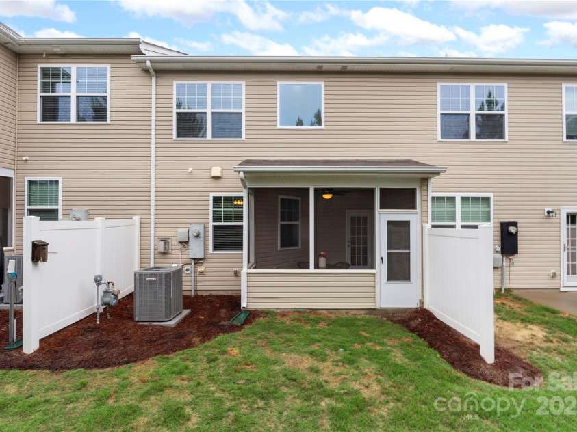3237 Yarmouth Lane, Gastonia, NC 28056.  MLS# CAR4267512, YatesRealty ID 23744. 