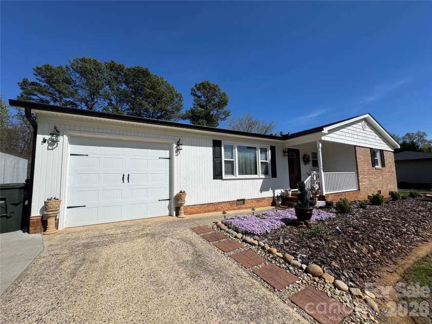 219 Catawba Drive, Salisbury, NC 28147.  MLS# CAR4364725, YatesRealty ID 23745. 