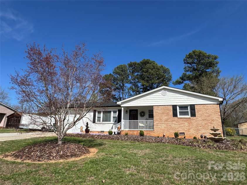 219 Catawba Drive, Salisbury, NC 28147.  MLS# CAR4364725, YatesRealty ID 23745. 
