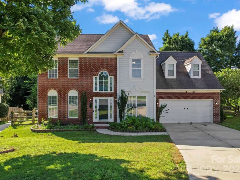 8000 Pelorus Lane, Charlotte, NC 28269.  MLS# CAR4274298, YatesRealty ID 23745. 