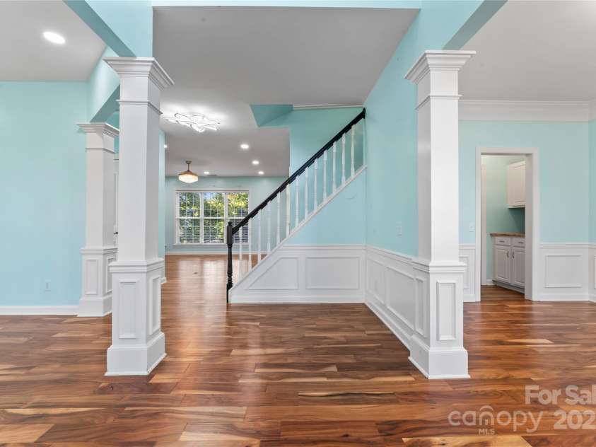 8000 Pelorus Lane, Charlotte, NC 28269.  MLS# CAR4274298, YatesRealty ID 23745. 