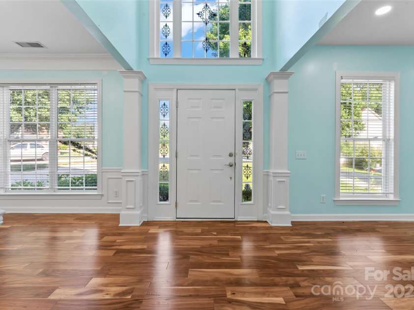 8000 Pelorus Lane, Charlotte, NC 28269.  MLS# CAR4274298, YatesRealty ID 23745. 