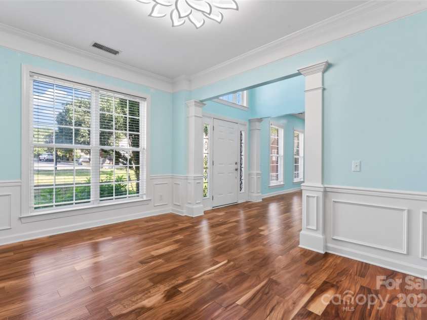8000 Pelorus Lane, Charlotte, NC 28269.  MLS# CAR4274298, YatesRealty ID 23745. 