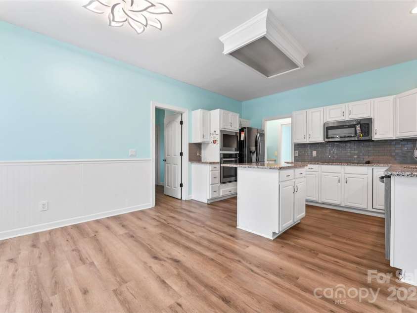 8000 Pelorus Lane, Charlotte, NC 28269.  MLS# CAR4274298, YatesRealty ID 23745. 
