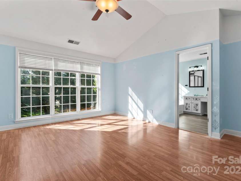 8000 Pelorus Lane, Charlotte, NC 28269.  MLS# CAR4274298, YatesRealty ID 23745. 