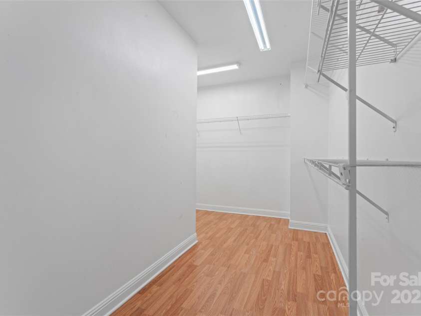 8000 Pelorus Lane, Charlotte, NC 28269.  MLS# CAR4274298, YatesRealty ID 23745. 