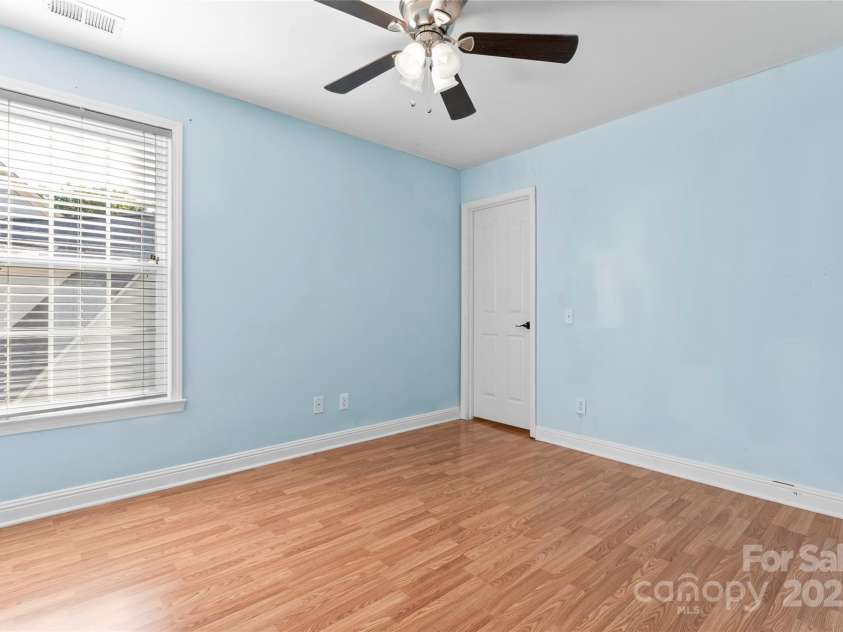 8000 Pelorus Lane, Charlotte, NC 28269.  MLS# CAR4274298, YatesRealty ID 23745. 